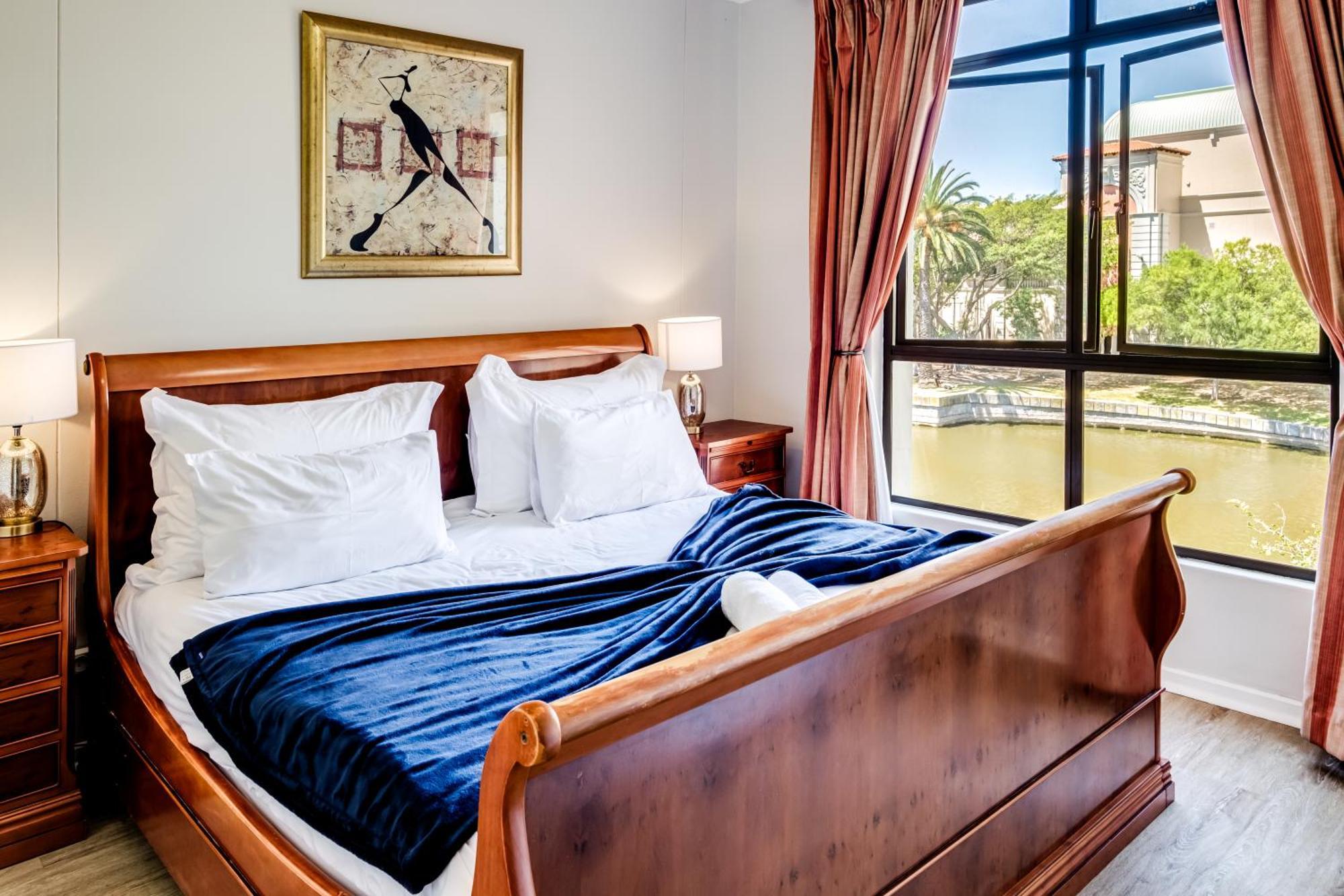 Belina - Island Club Canal Front * Cape Town