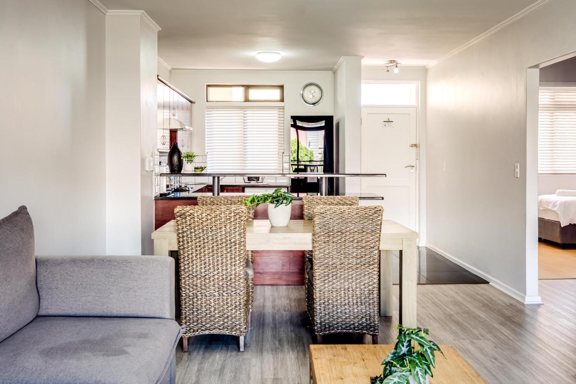 Belina - Island Club Canal Front Apartment Cape Town